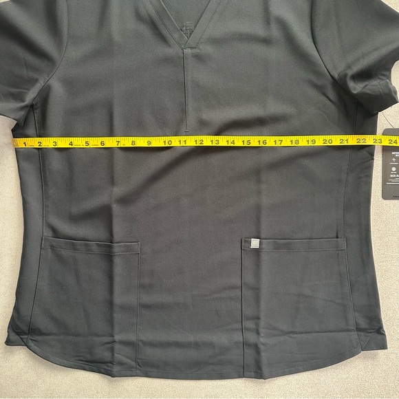 NWT Fabletics Method Two Pocket Scrub Top. XL. Black. - Picture 5 of 8